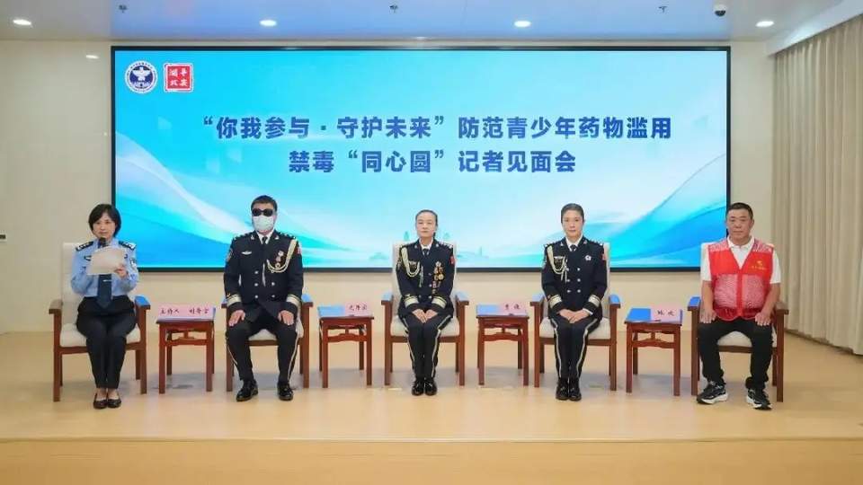 缉毒警英雄戴墨镜口罩亮相，KPL新赛季“隐身”战术风靡峡谷