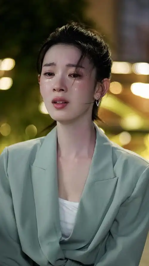陈瑶赛后落泪引热议：电竞选手的高压日常与心理防线